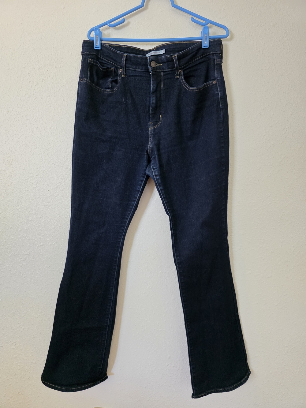 Dark Blue Levi's 725 Women's Highrise Bootcut Jeans